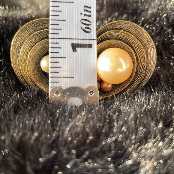 🛍️ 3 for $12 Large heart ring with stretchy band. Multi color faux pearls - Picture 3 of 6